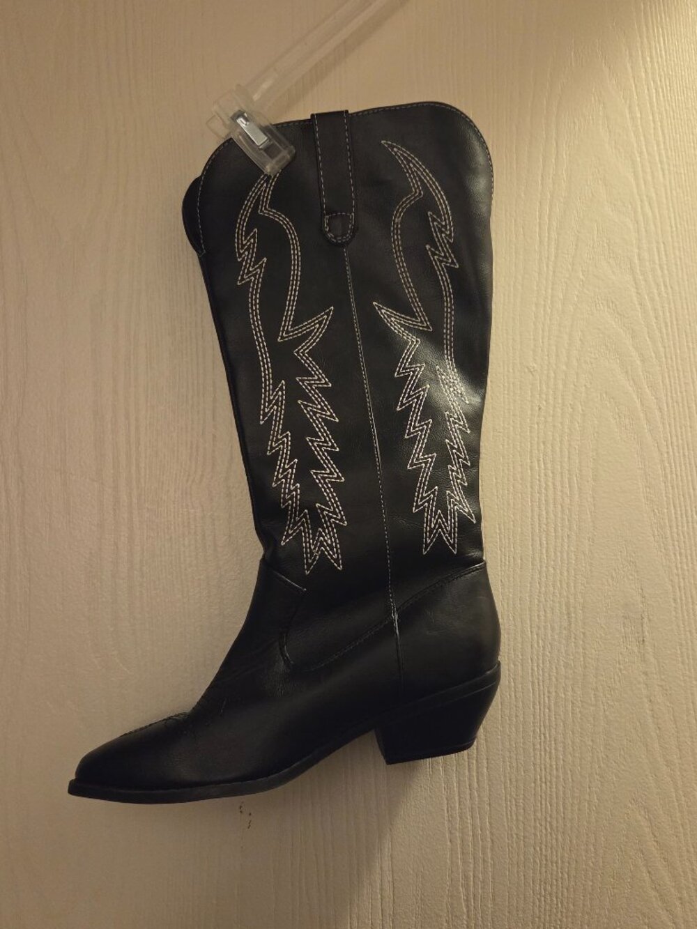 Cowboy boots with belt